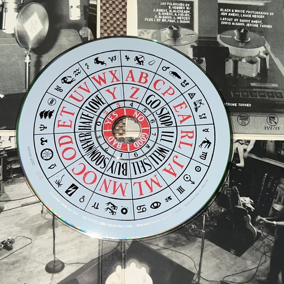 Pearl Jam promo tee (+ CD) - Picture 16 of 16